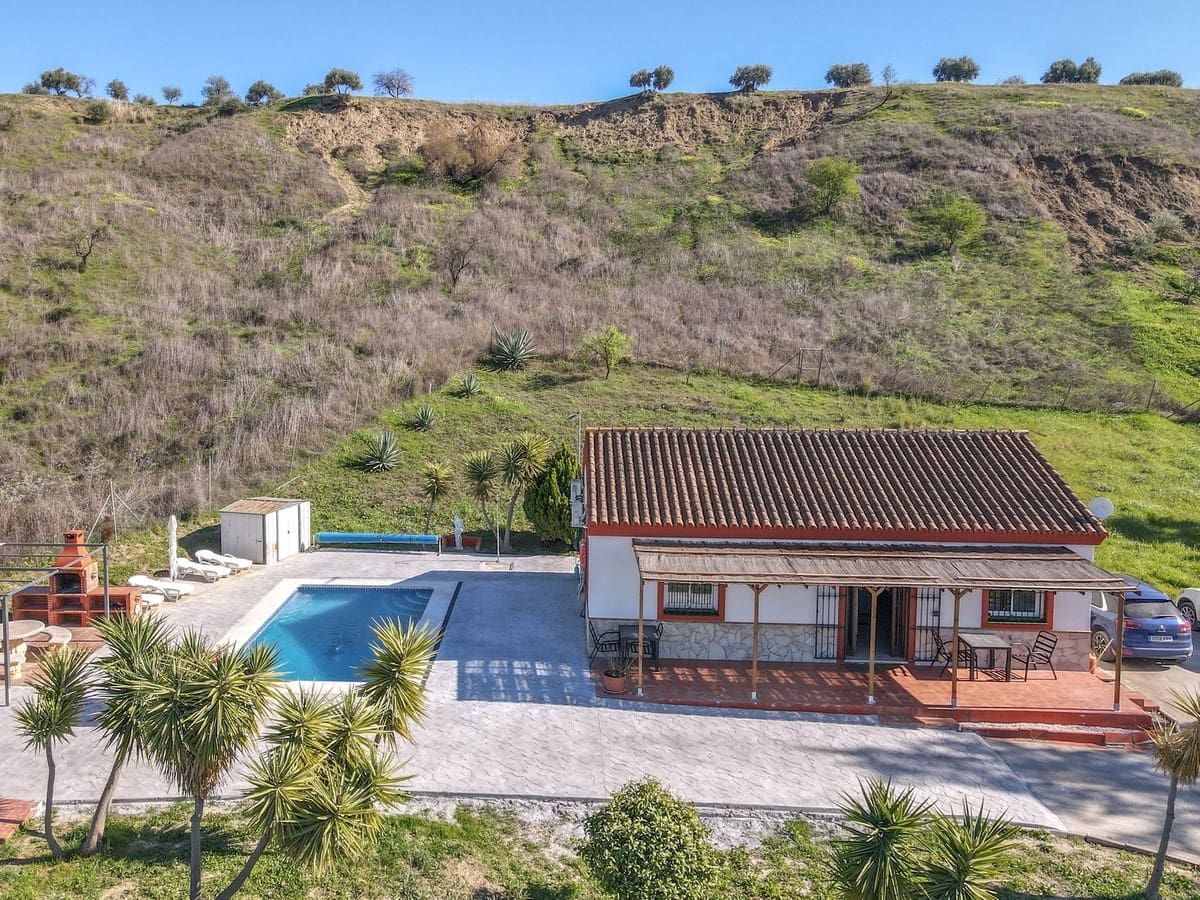 2 bedroom Villa for sale in Coin with pool - € 350,000 (Ref: 9630580)