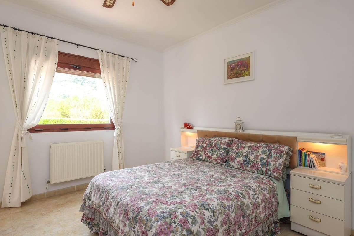 3 bedroom Villa for sale in Casarabonela with pool garage - € 660,000 (Ref: 9645819)