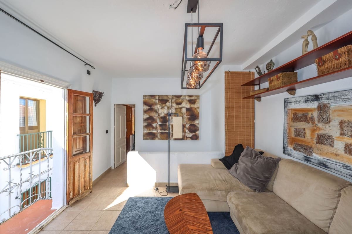 3 makuuhuone Omakotitalo myytävänä paikassa Guaro - 219 000 € (Ref: 9650353)