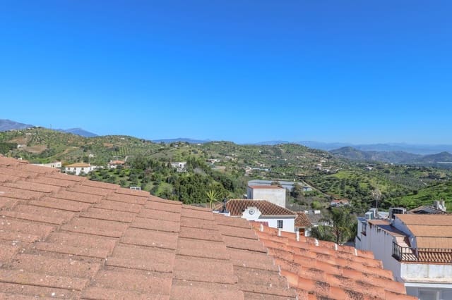 3 bedroom Townhouse for sale in Guaro - € 219,000 (Ref: 9650353)