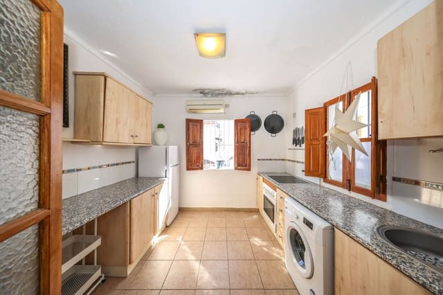 3 soveværelse Byhus til salg i Guaro - € 219.000 (Ref: 9650353)