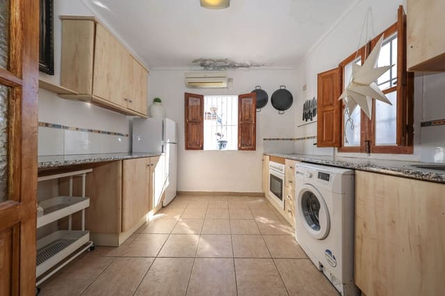 3 soveværelse Byhus til salg i Guaro - € 219.000 (Ref: 9650353)