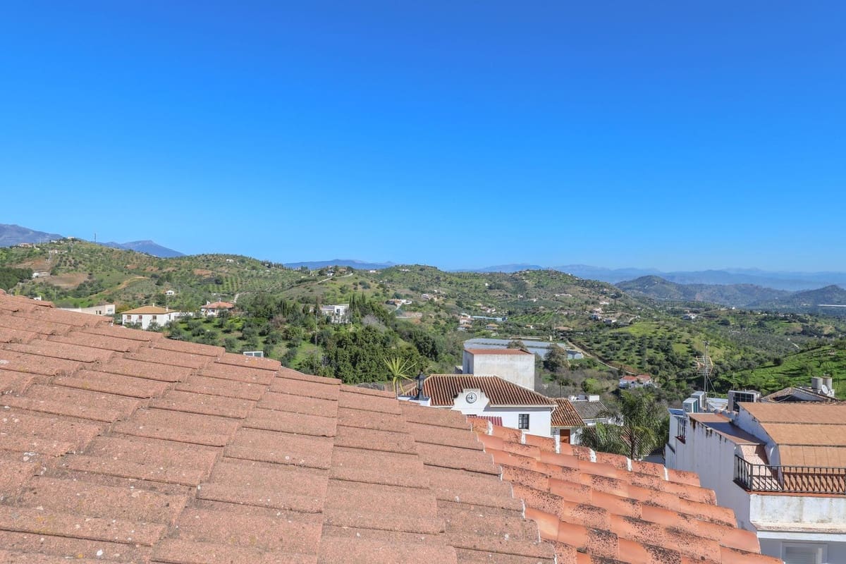 3 bedroom Townhouse for sale in Guaro - € 219,000 (Ref: 9650353)