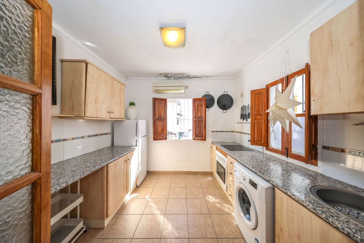 3 bedroom Townhouse for sale in Guaro - € 219,000 (Ref: 9650353)