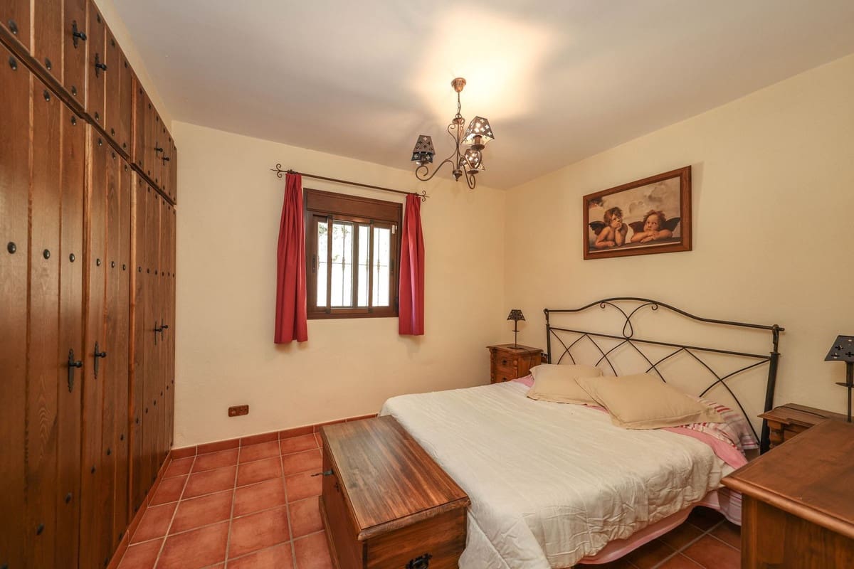 2 quarto Moradia para venda em Monda com garagem - 500 000 € (Ref: 9656500)