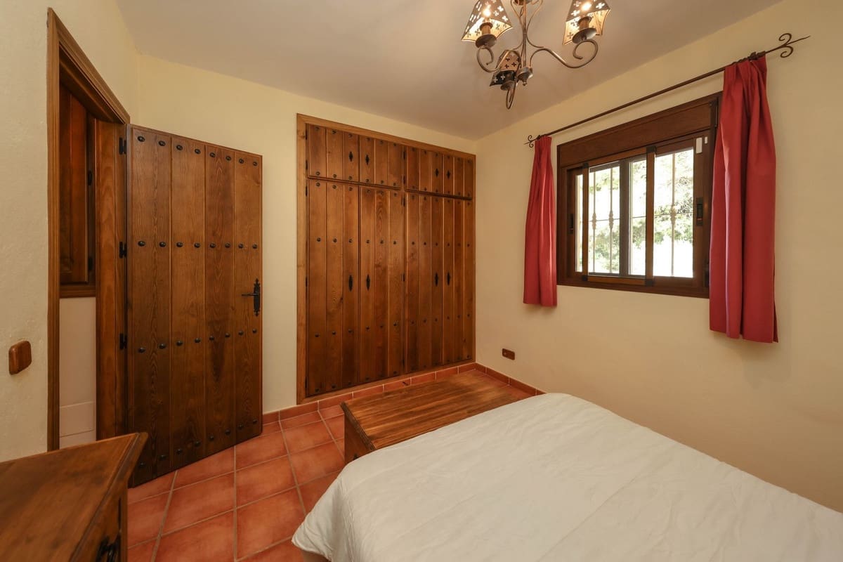 2 quarto Moradia para venda em Monda com garagem - 500 000 € (Ref: 9656500)