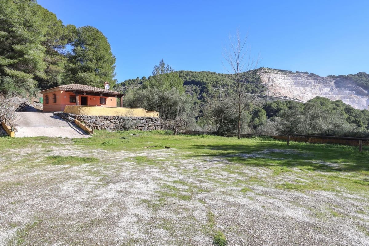 2 quarto Moradia para venda em Monda com garagem - 500 000 € (Ref: 9656500)