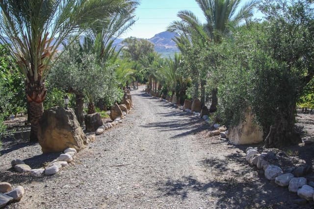 Chalet de 3 habitaciones en Pizarra en venta con garaje - 600.000 € (Ref: 9675120)