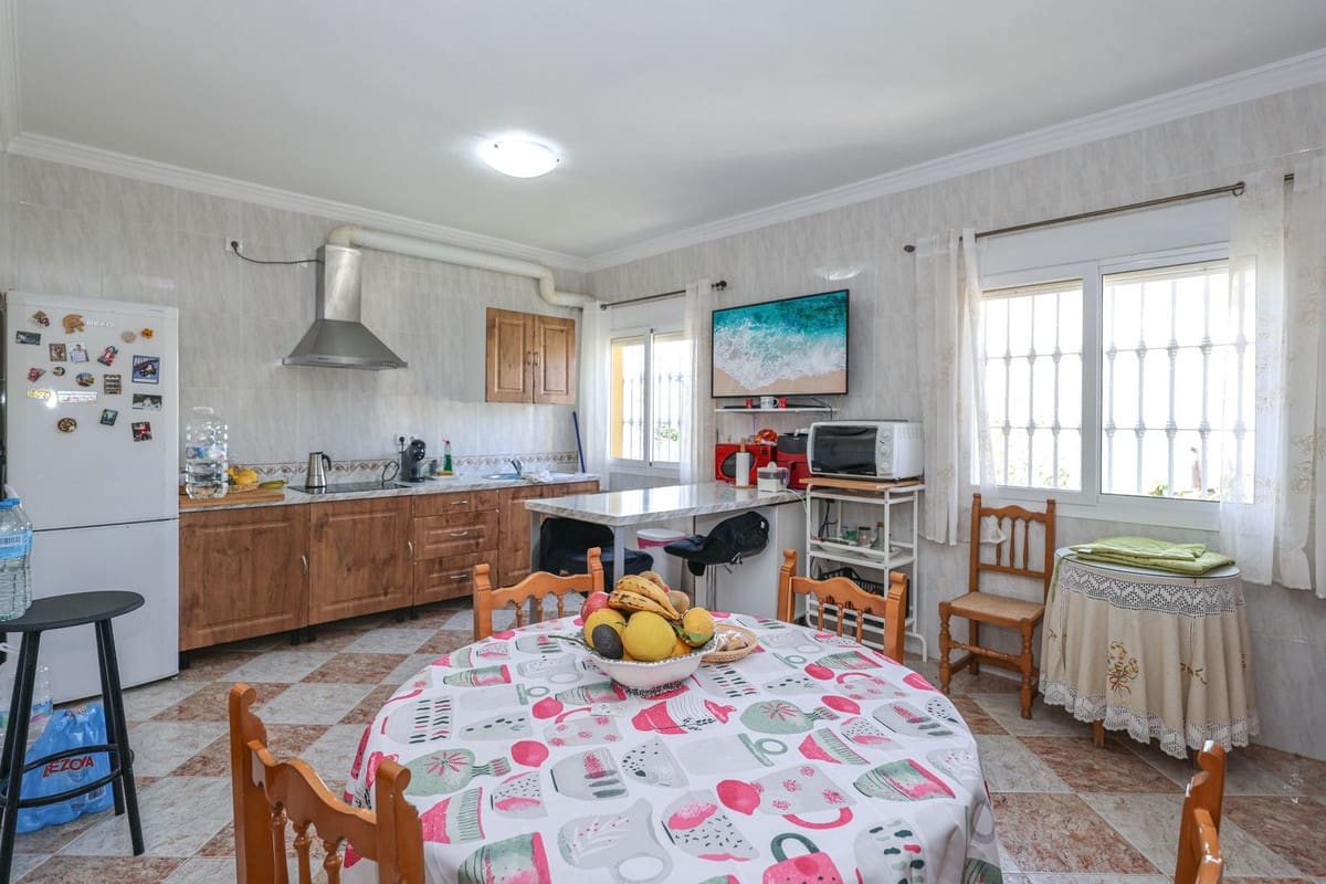 3 bedroom Finca/Country House for sale in Alora with pool garage - € 650,000 (Ref: 9756732)