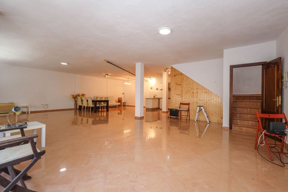 1 bedroom Townhouse for sale in Guaro with garage - € 272,000 (Ref: 9769094)