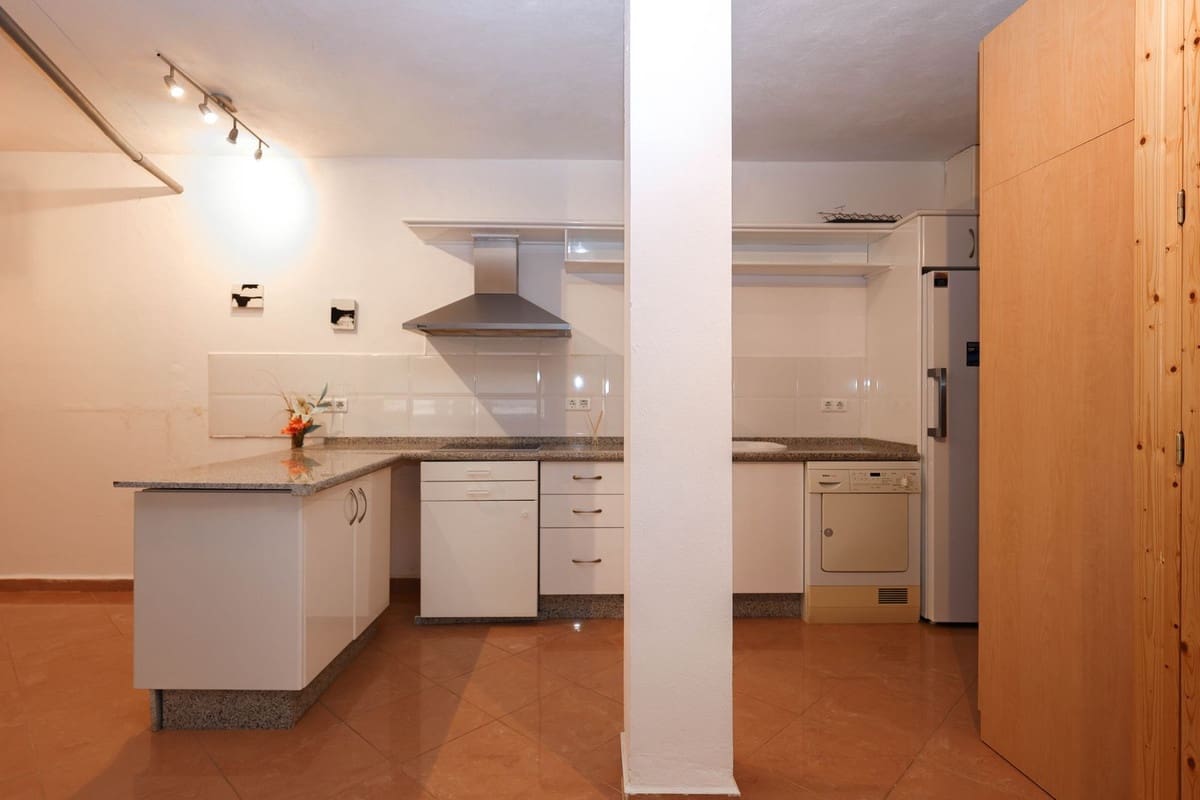 1 bedroom Townhouse for sale in Guaro with garage - € 272,000 (Ref: 9769094)