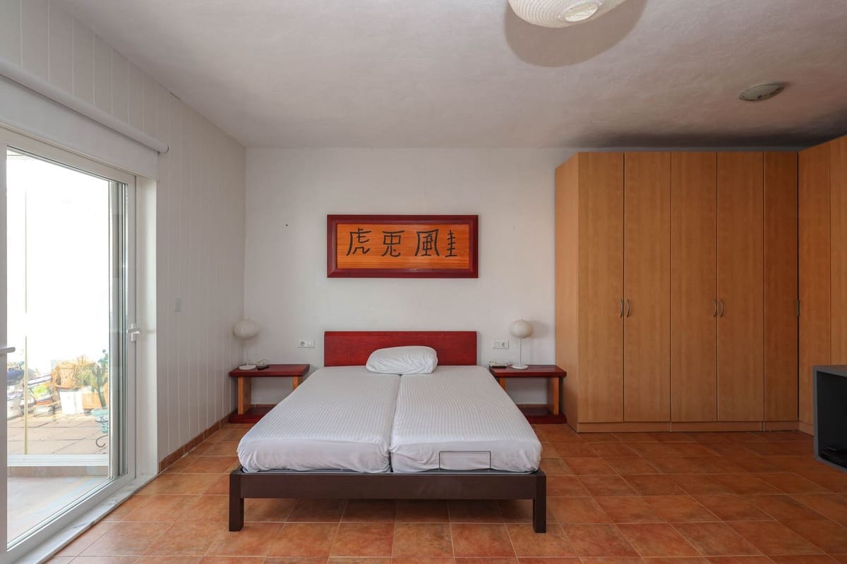 1 bedroom Townhouse for sale in Guaro with garage - € 272,000 (Ref: 9769094)