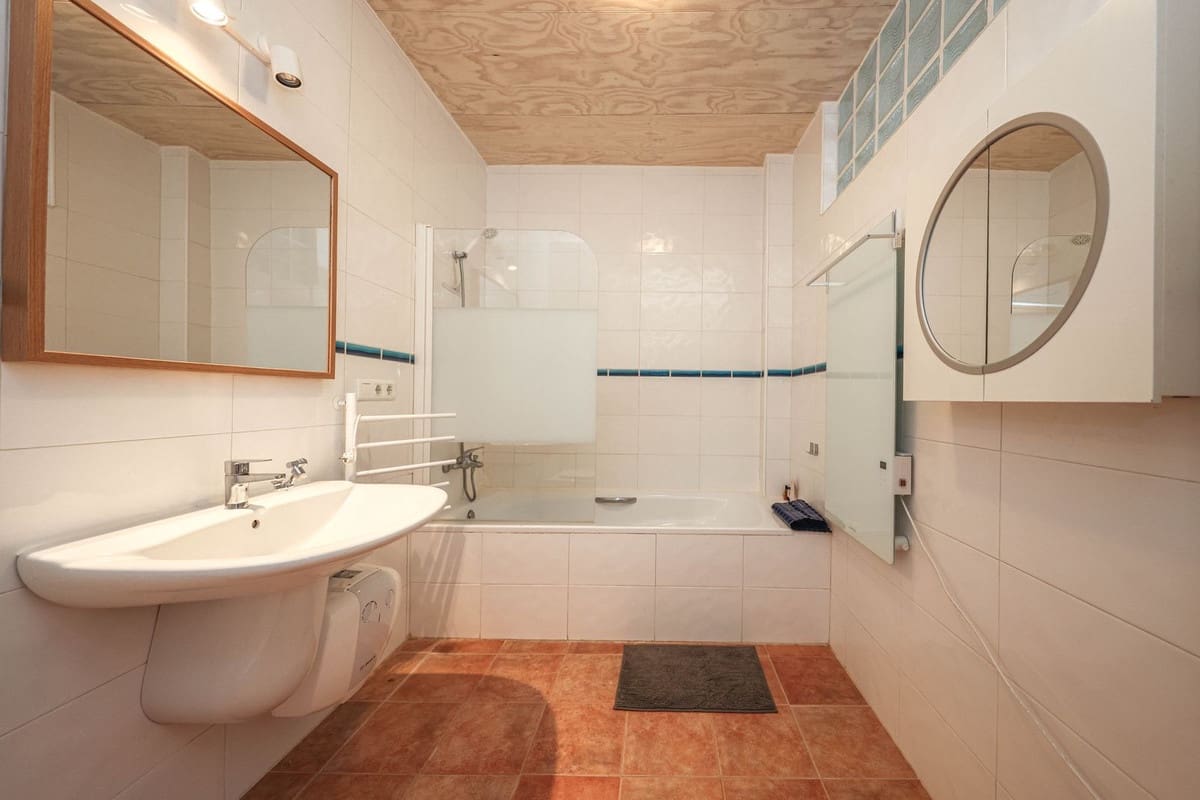 1 bedroom Townhouse for sale in Guaro with garage - € 272,000 (Ref: 9769094)