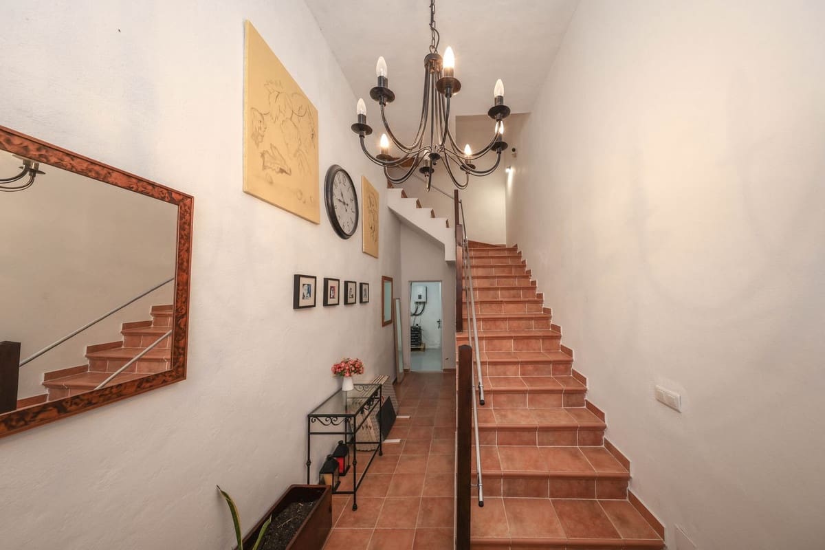 1 bedroom Townhouse for sale in Guaro with garage - € 272,000 (Ref: 9769094)