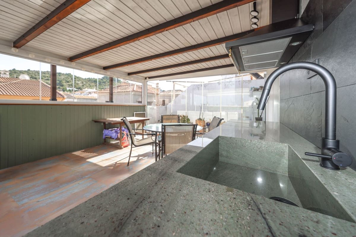 1 bedroom Townhouse for sale in Guaro with garage - € 272,000 (Ref: 9769094)