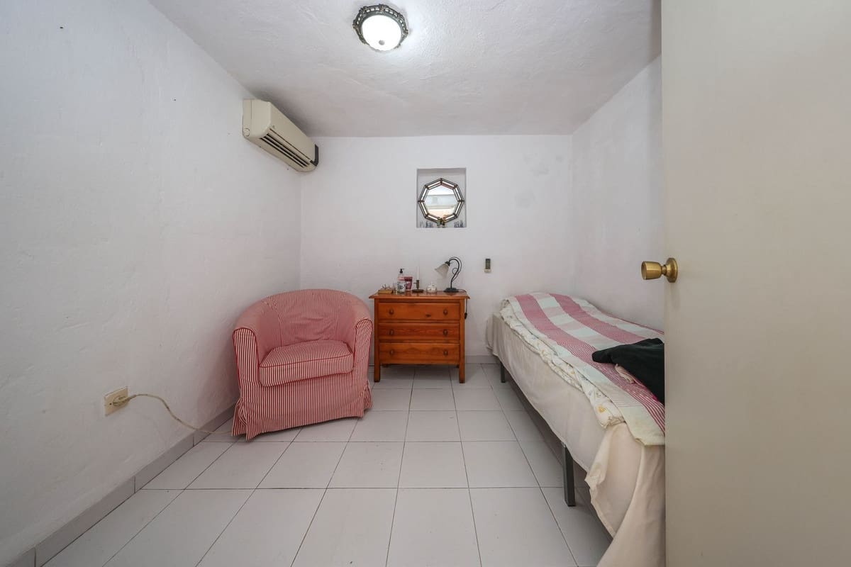 3 bedroom Townhouse for sale in Guaro with garage - € 169,000 (Ref: 9784488)