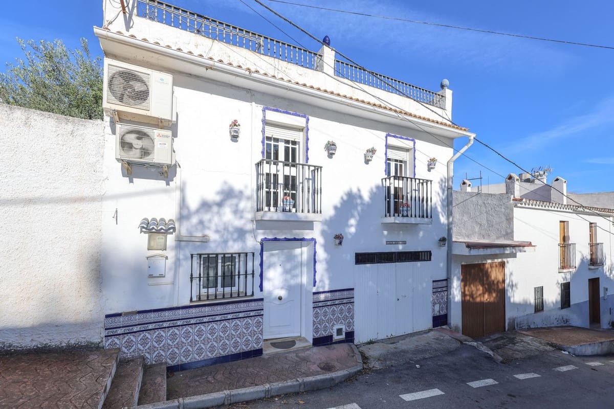 3 bedroom Townhouse for sale in Guaro with garage - € 169,000 (Ref: 9784488)