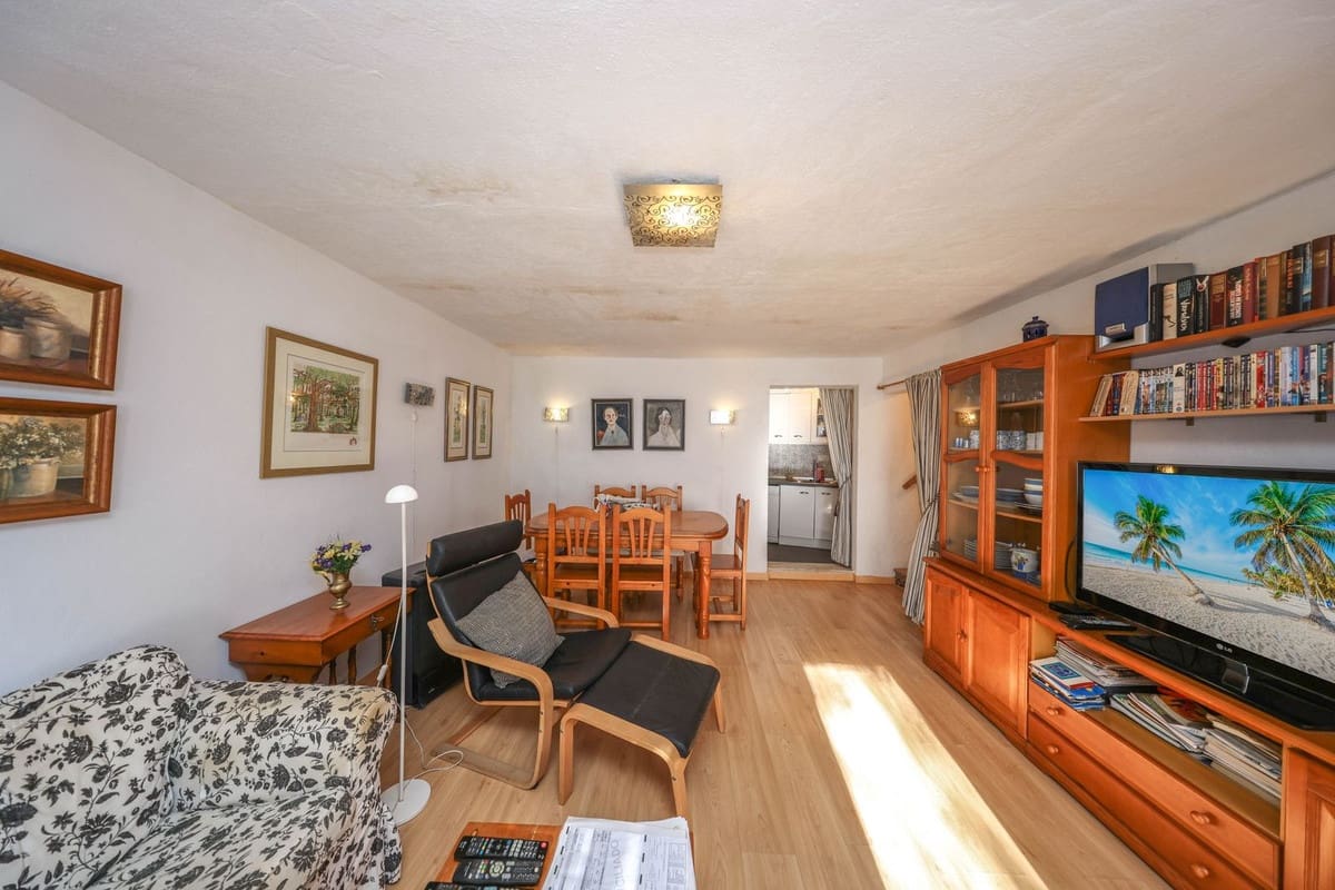 3 bedroom Townhouse for sale in Guaro with garage - € 169,000 (Ref: 9784488)