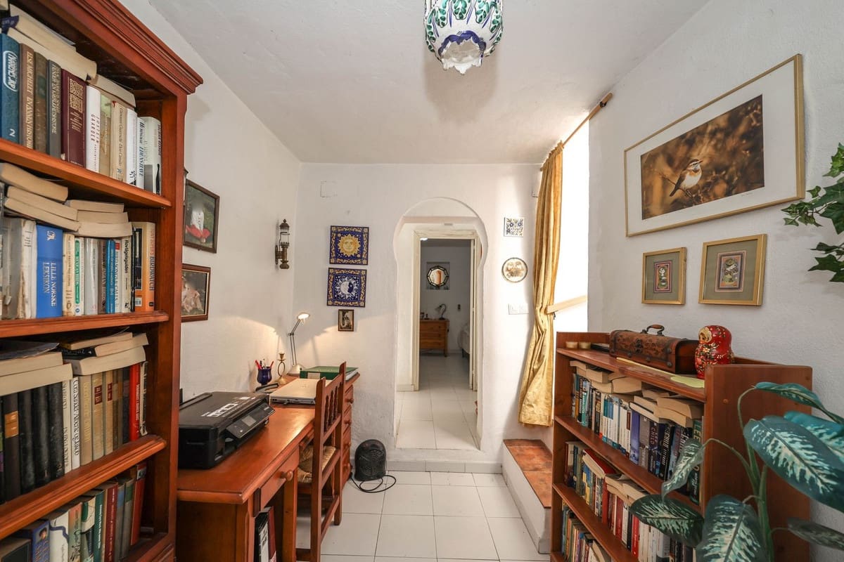 3 bedroom Townhouse for sale in Guaro with garage - € 169,000 (Ref: 9784488)