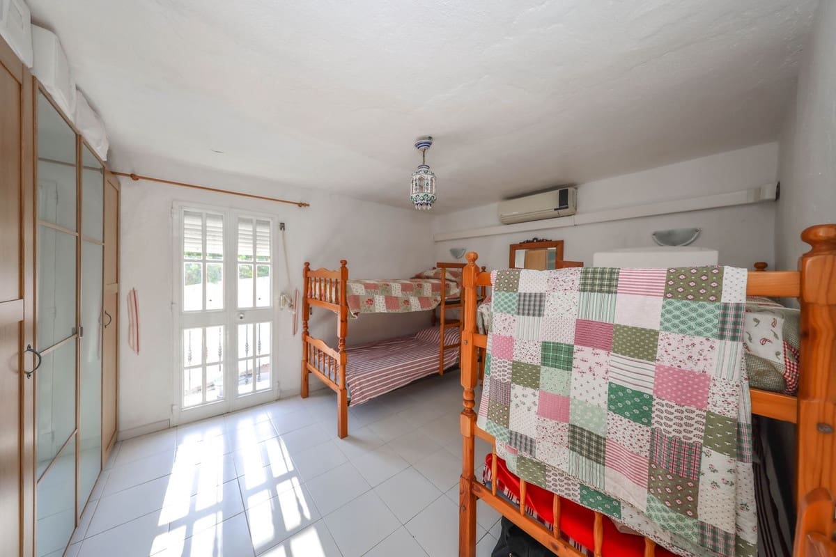 3 bedroom Townhouse for sale in Guaro with garage - € 169,000 (Ref: 9784488)