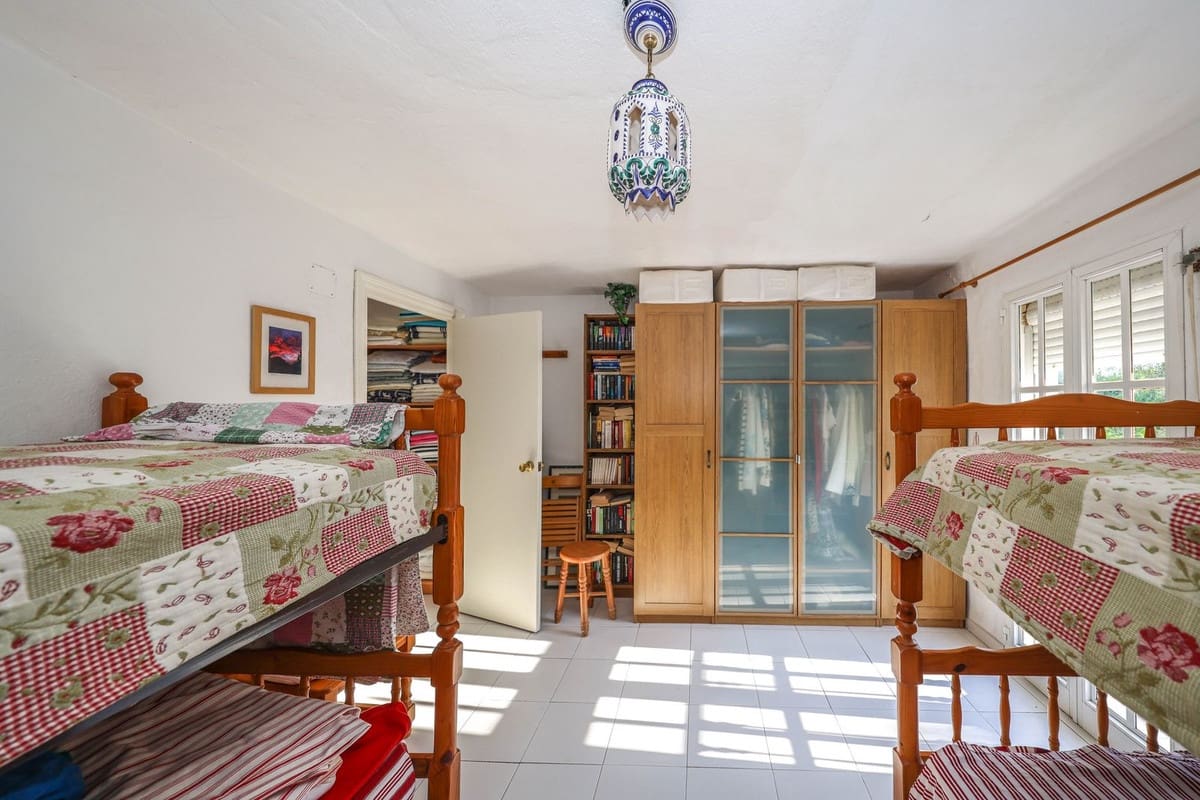 3 bedroom Townhouse for sale in Guaro with garage - € 169,000 (Ref: 9784488)