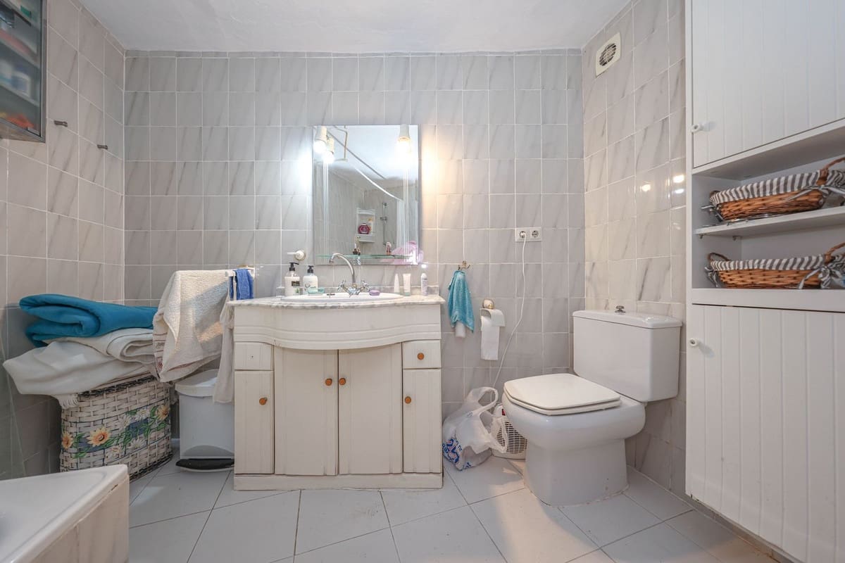 3 bedroom Townhouse for sale in Guaro with garage - € 169,000 (Ref: 9784488)