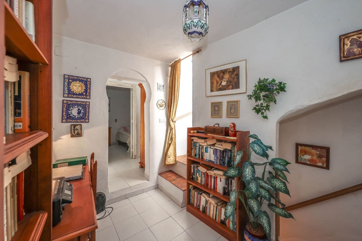 3 bedroom Townhouse for sale in Guaro with garage - € 169,000 (Ref: 9784488)