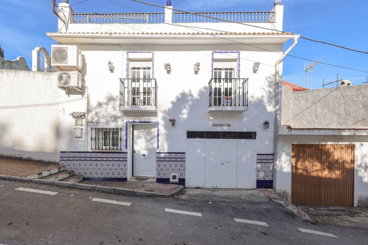 3 bedroom Townhouse for sale in Guaro with garage - € 169,000 (Ref: 9784488)