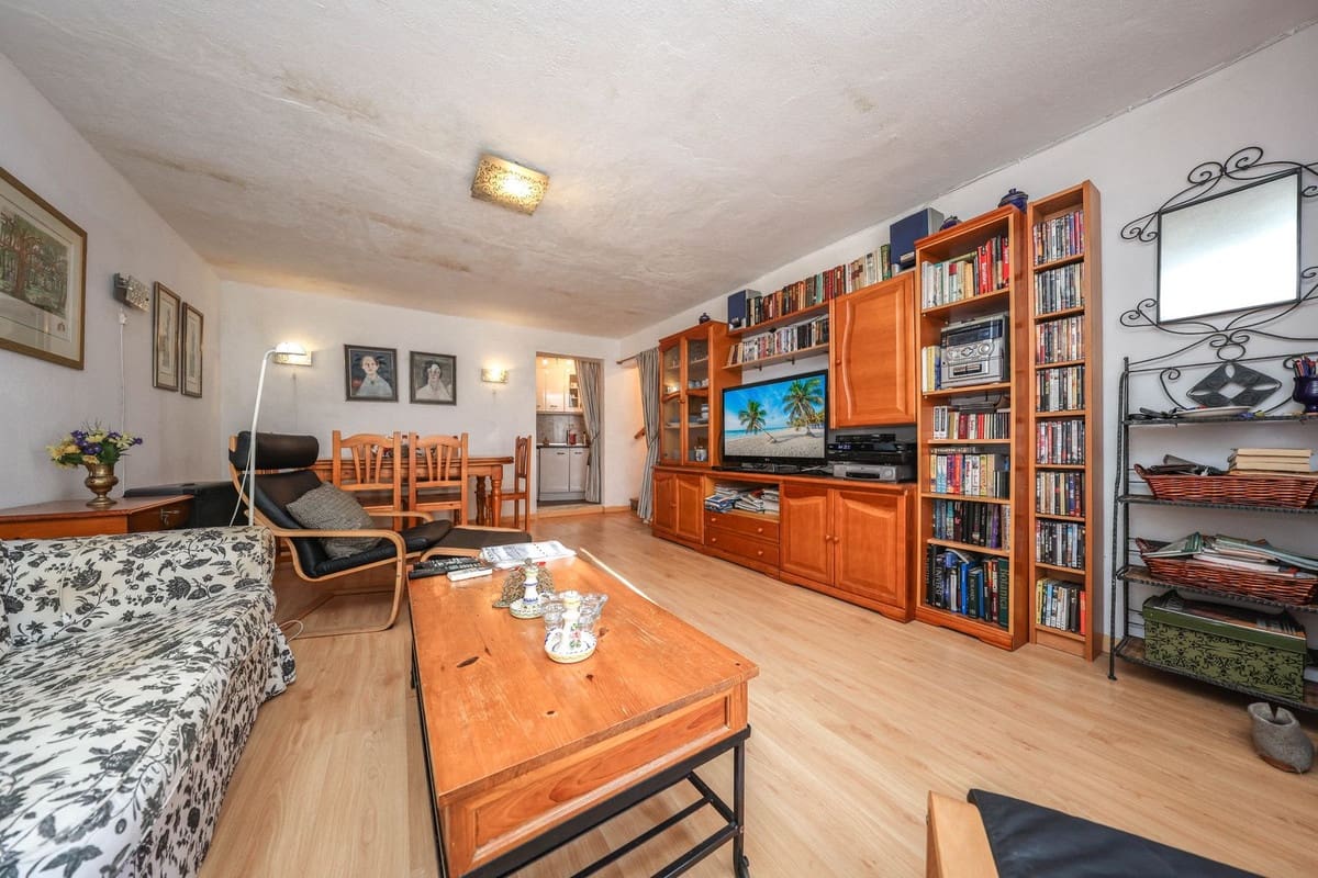 3 bedroom Townhouse for sale in Guaro with garage - € 169,000 (Ref: 9784488)