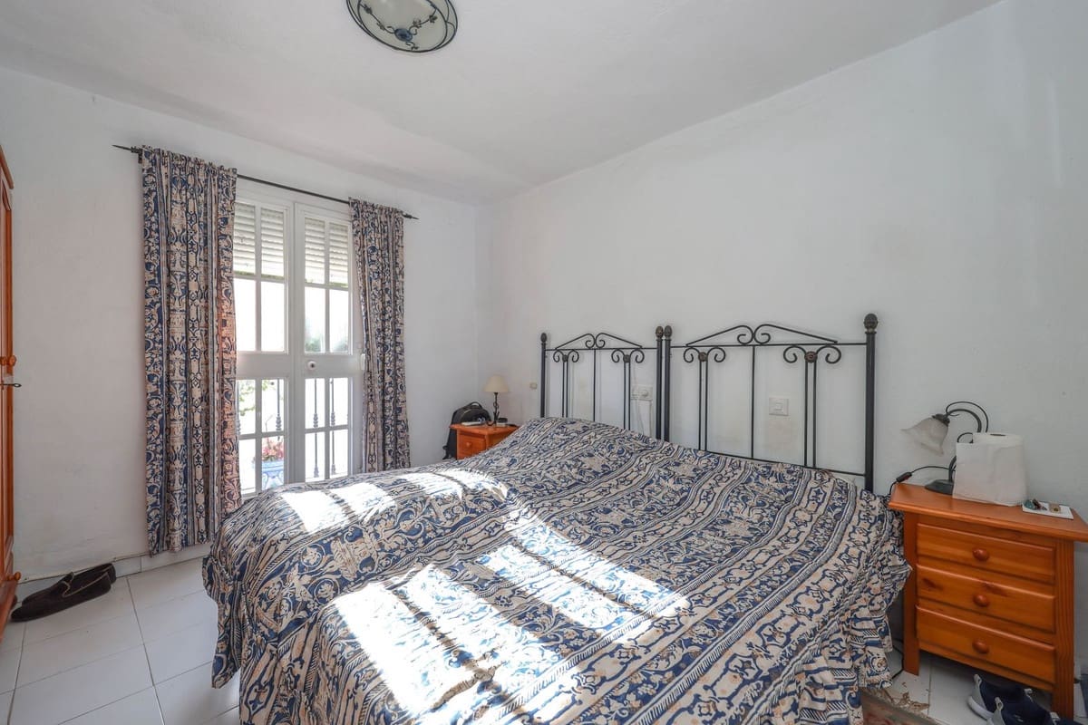 3 bedroom Townhouse for sale in Guaro with garage - € 169,000 (Ref: 9784488)