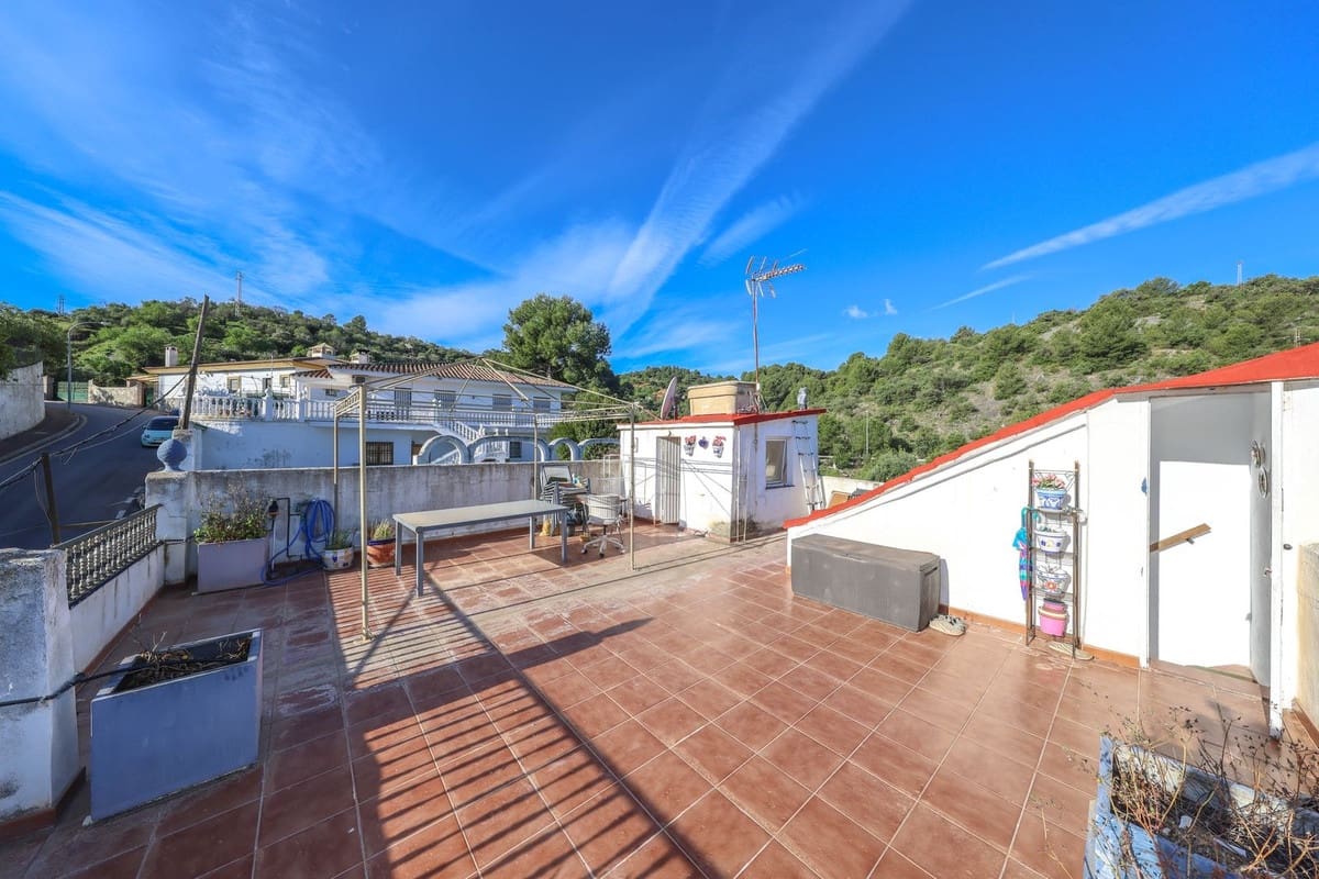 3 bedroom Townhouse for sale in Guaro with garage - € 169,000 (Ref: 9784488)