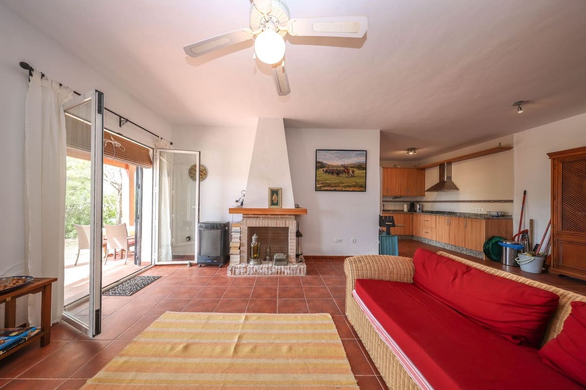 Chalet de 3 habitaciones en Tolox en venta con piscina garaje - 349.000 € (Ref: 9802675)