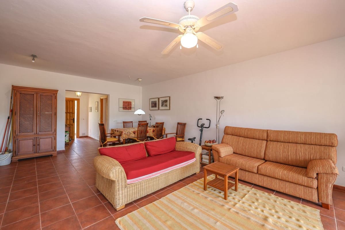 Chalet de 3 habitaciones en Tolox en venta con piscina garaje - 349.000 € (Ref: 9802675)