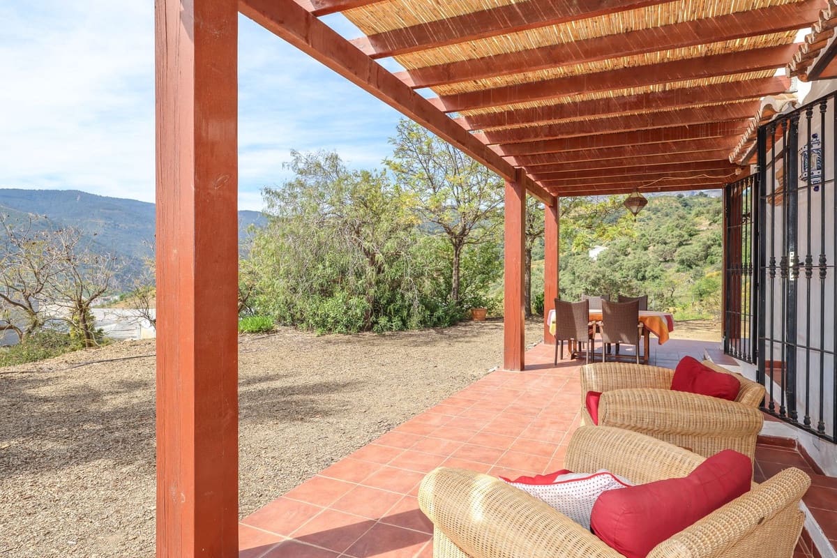 Chalet de 3 habitaciones en Tolox en venta con piscina garaje - 349.000 € (Ref: 9802675)