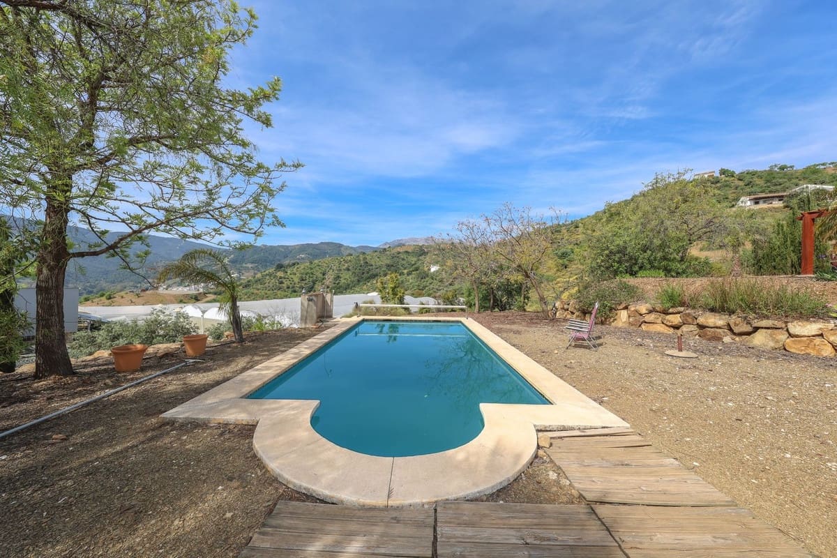 Chalet de 3 habitaciones en Tolox en venta con piscina garaje - 349.000 € (Ref: 9802675)