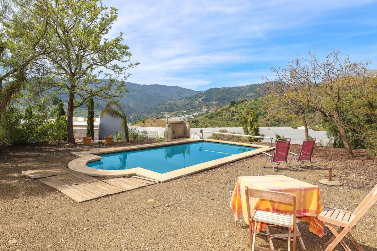 Chalet de 3 habitaciones en Tolox en venta con piscina garaje - 349.000 € (Ref: 9802675)