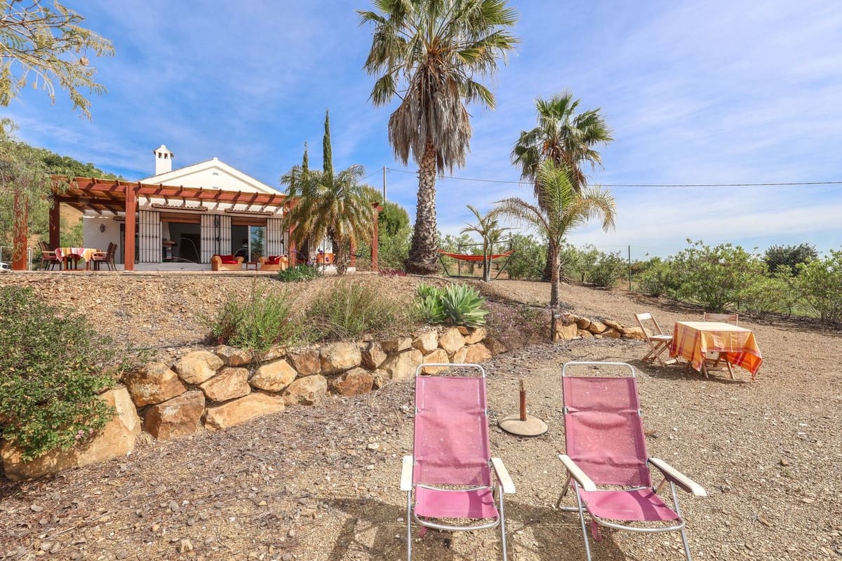 Chalet de 3 habitaciones en Tolox en venta con piscina garaje - 349.000 € (Ref: 9802675)