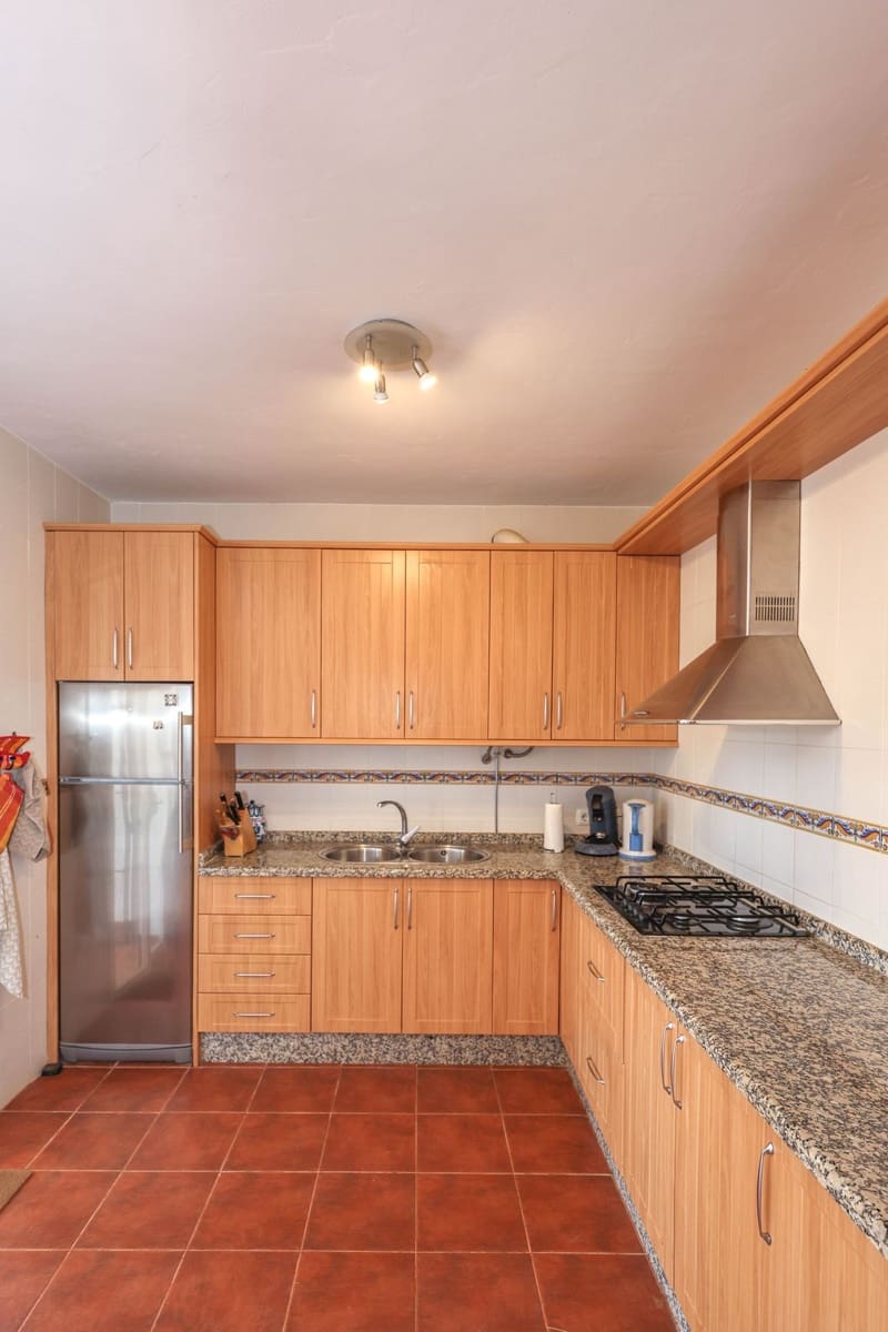 3 bedroom Villa for sale in Tolox with pool garage - € 349,000 (Ref: 9802675)