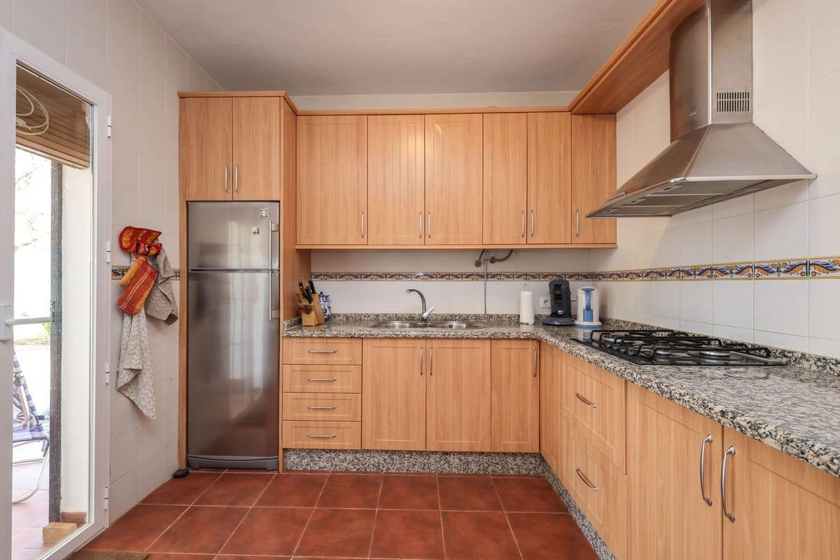 3 bedroom Villa for sale in Tolox with pool garage - € 349,000 (Ref: 9802675)