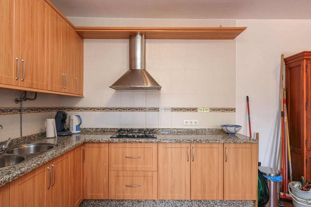 3 bedroom Villa for sale in Tolox with pool garage - € 349,000 (Ref: 9802675)