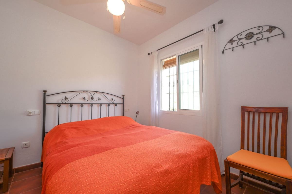 3 bedroom Villa for sale in Tolox with pool garage - € 349,000 (Ref: 9802675)