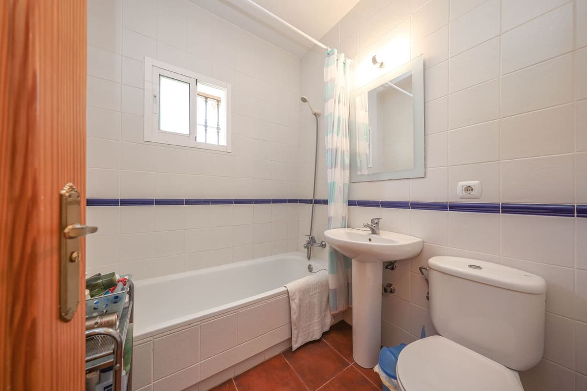 3 bedroom Villa for sale in Tolox with pool garage - € 349,000 (Ref: 9802675)