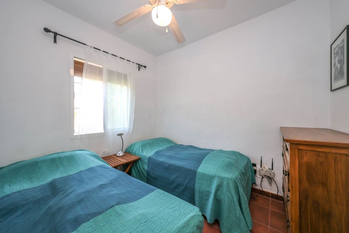 3 bedroom Villa for sale in Tolox with pool garage - € 349,000 (Ref: 9802675)
