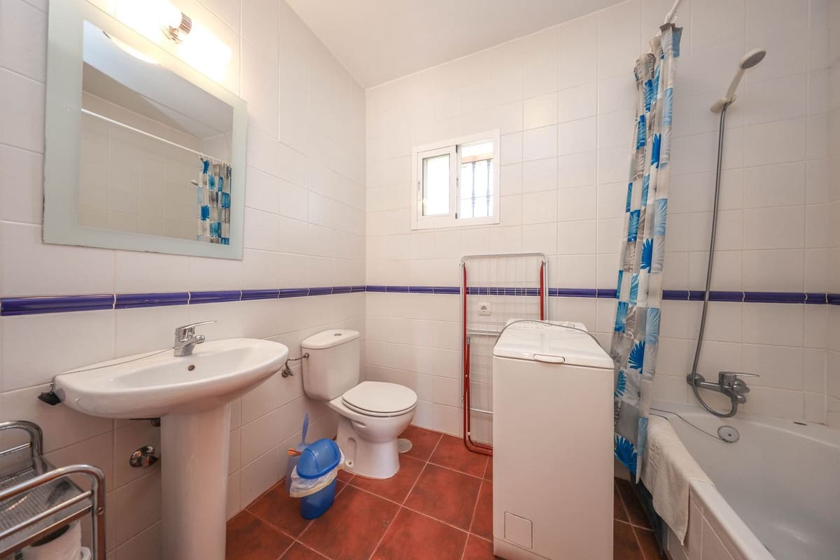 3 bedroom Villa for sale in Tolox with pool garage - € 349,000 (Ref: 9802675)