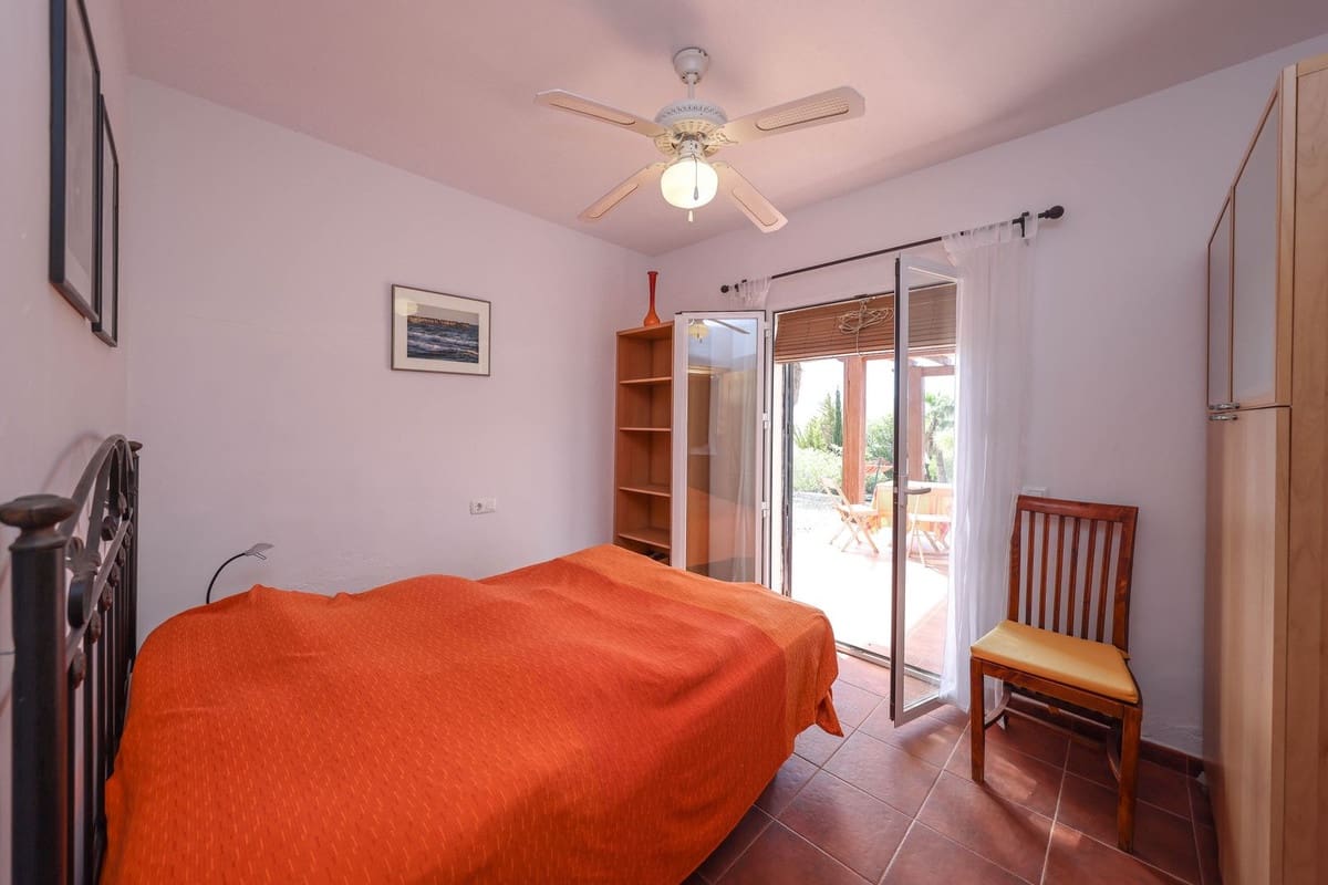 3 bedroom Villa for sale in Tolox with pool garage - € 349,000 (Ref: 9802675)