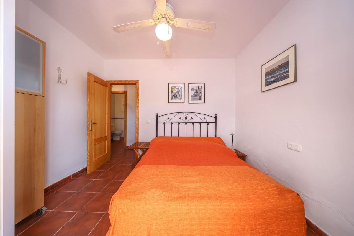 3 bedroom Villa for sale in Tolox with pool garage - € 349,000 (Ref: 9802675)