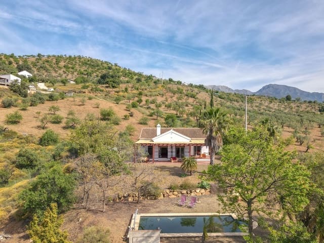 3 soveværelse Villa til salg i Tolox med swimmingpool garage - € 349.000 (Ref: 9802675)