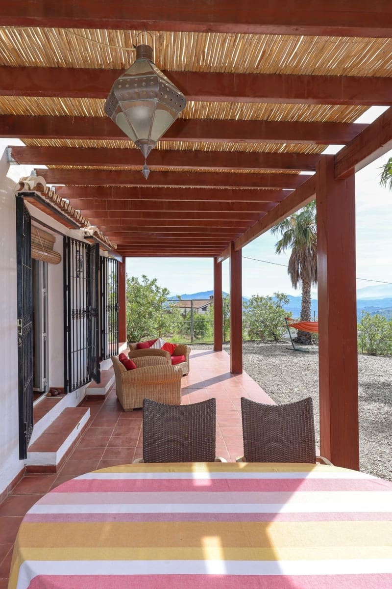 3 bedroom Villa for sale in Tolox with pool garage - € 349,000 (Ref: 9802675)