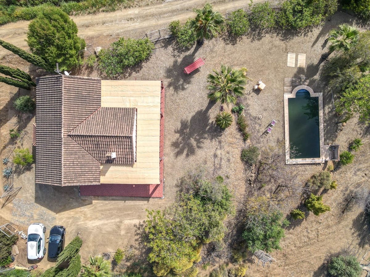 3 bedroom Villa for sale in Tolox with pool garage - € 349,000 (Ref: 9802675)