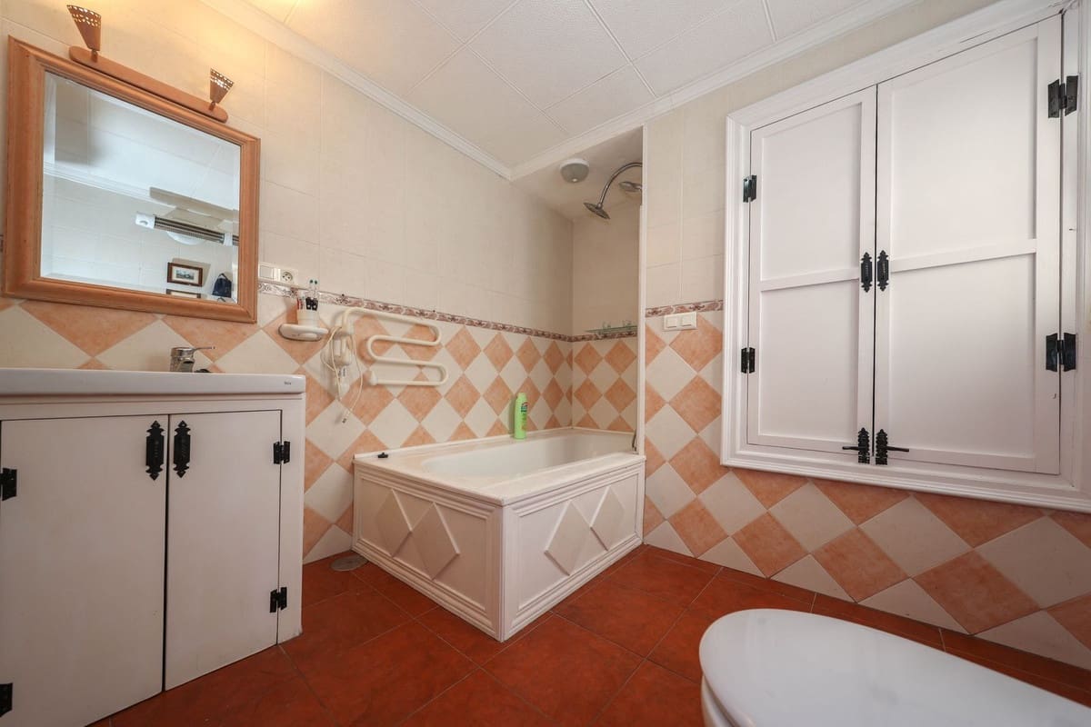 4 bedroom Townhouse for sale in Yunquera - € 140,000 (Ref: 9807019)